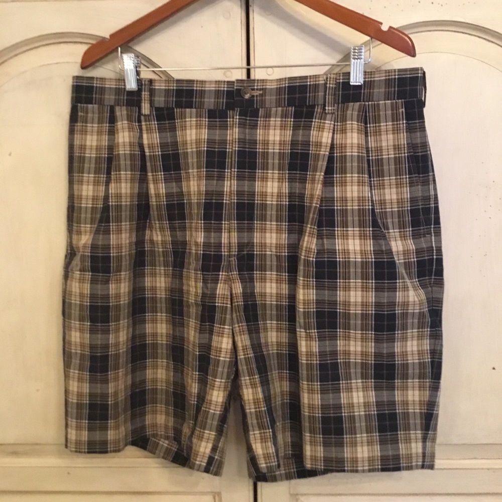 Roundtree and Yorke Men’s Plaid Pleated Shorts Size 36